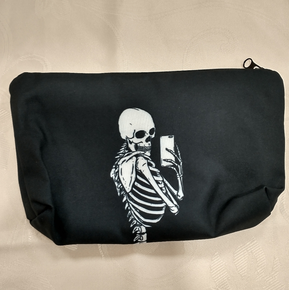 🧁 3/$30 Selfie Skeleton Makeup Bag NEW